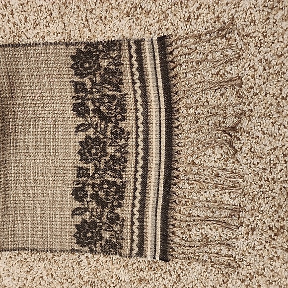 Scarf - Picture 3 of 9